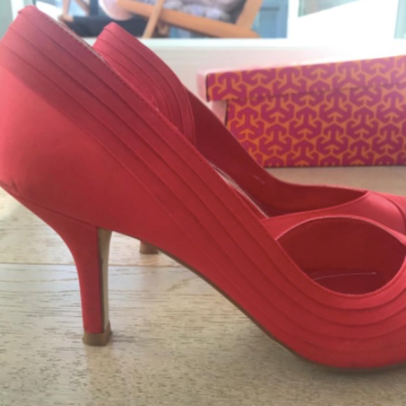 Gorgeous Ruby Red Heels! - Picture 4 of 4